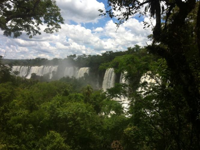 Iguazu distant